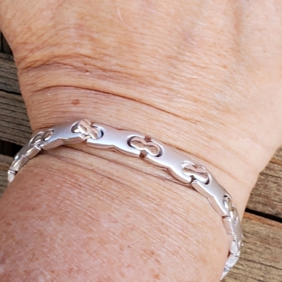 Elegant Sterling‎ Silver Puzzle Bracelet - Picture 6 of 8
